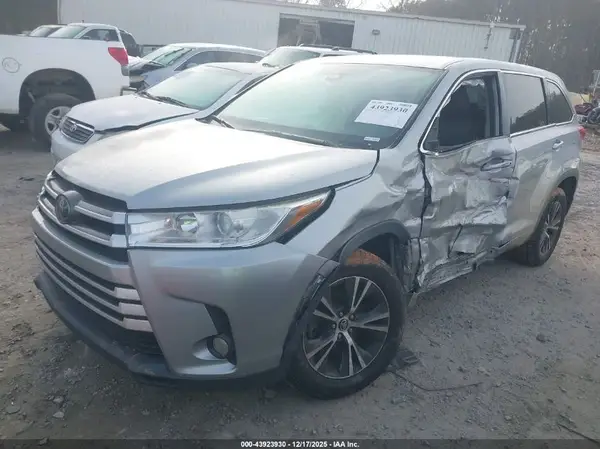 5TDZZRFH8JS286161 2018 TOYOTA HIGHLANDER - Image 2