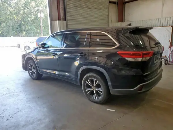 5TDZZRFH8JS286967 2018 TOYOTA HIGHLANDER - Image 2