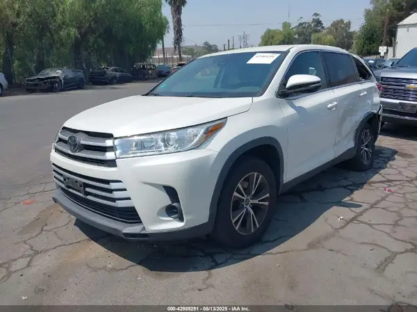 5TDZZRFH8KS293239 2019 TOYOTA HIGHLANDER - Image 2