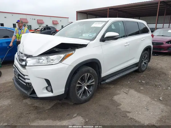 5TDZZRFH8KS311559 2019 TOYOTA HIGHLANDER - Image 2
