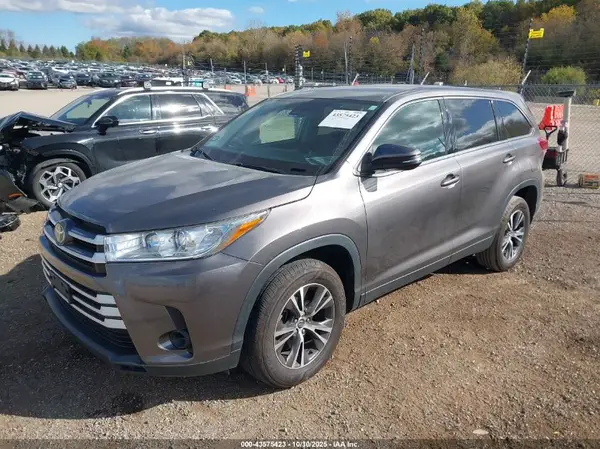 5TDZZRFH8KS325347 2019 TOYOTA HIGHLANDER - Image 2