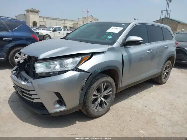 5TDZZRFH8KS326112 2019 TOYOTA HIGHLANDER - Image 2