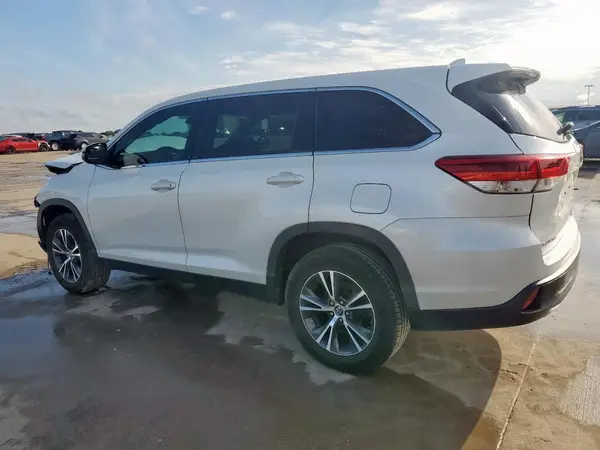 5TDZZRFH8KS329995 2019 TOYOTA HIGHLANDER - Image 2