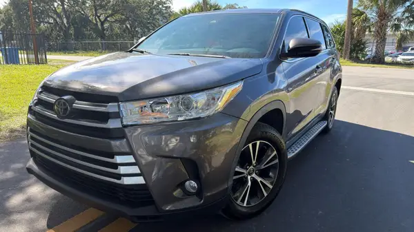 5TDZZRFH8KS339569 2019 TOYOTA HIGHLANDER - Image 2