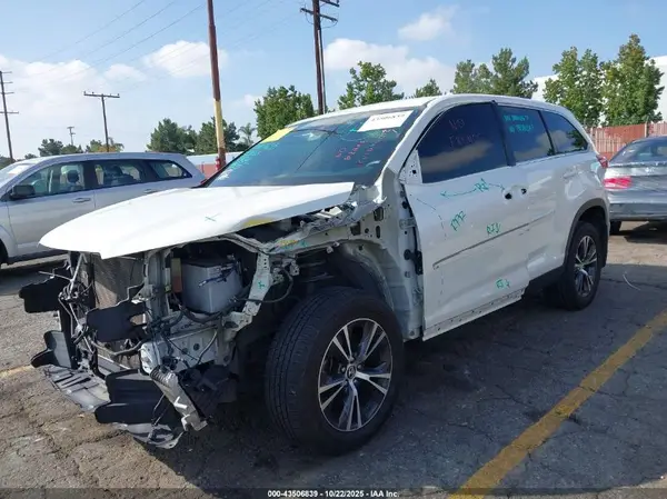 5TDZZRFH8KS345811 2019 TOYOTA HIGHLANDER - Image 2