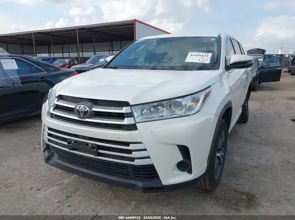 5TDZZRFH8KS365881 2019 TOYOTA HIGHLANDER - Image 2