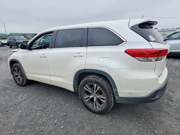 5TDZZRFH9HS193949 2017 TOYOTA HIGHLANDER - Image 2
