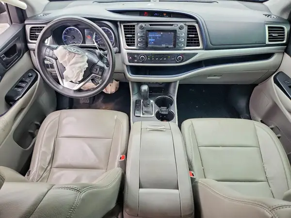 5TDZZRFH9HS193949 2017 TOYOTA HIGHLANDER - Image 8