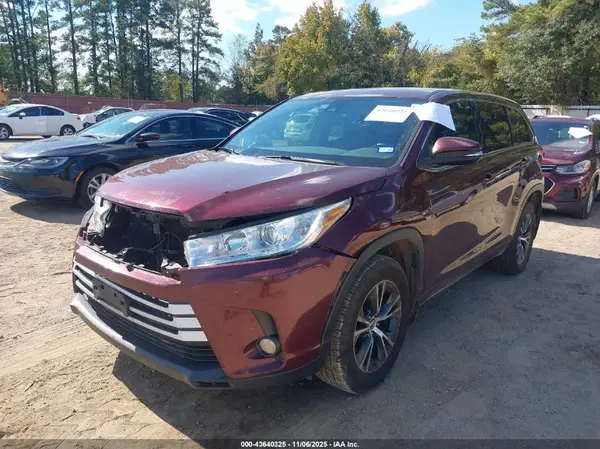 5TDZZRFH9HS199220 2017 TOYOTA HIGHLANDER - Image 2