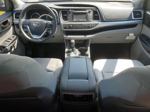 5TDZZRFH9HS199461 2017 TOYOTA HIGHLANDER - Image 8