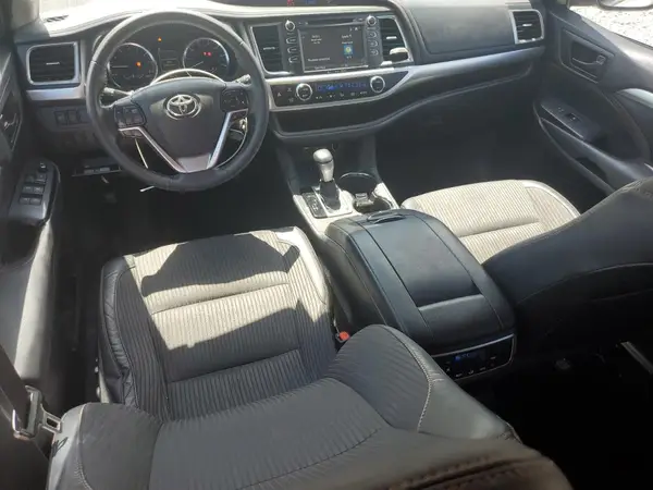 5TDZZRFH9HS201113 2017 TOYOTA HIGHLANDER - Image 8