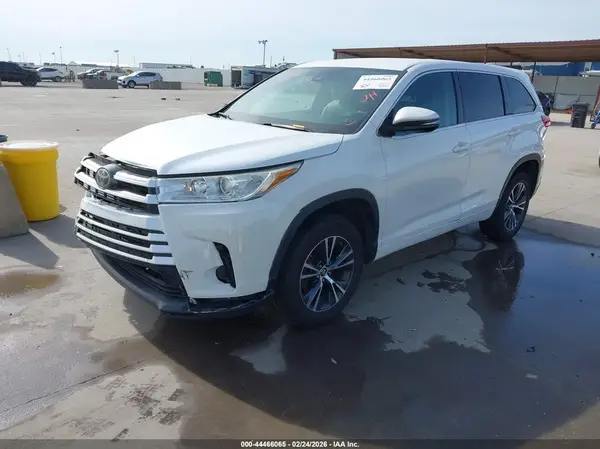 5TDZZRFH9HS204836 2017 TOYOTA HIGHLANDER - Image 2