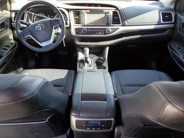 5TDZZRFH9HS214766 2017 TOYOTA HIGHLANDER - Image 8