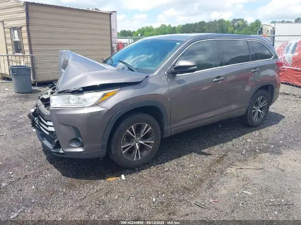 5TDZZRFH9HS220258 2017 TOYOTA HIGHLANDER - Image 2