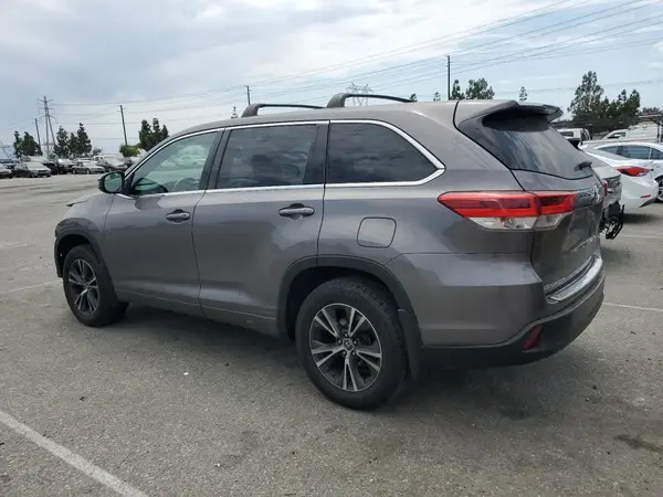5TDZZRFH9HS228649 2017 TOYOTA HIGHLANDER - Image 2