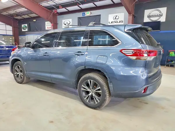 5TDZZRFH9JS241083 2018 TOYOTA HIGHLANDER - Image 2
