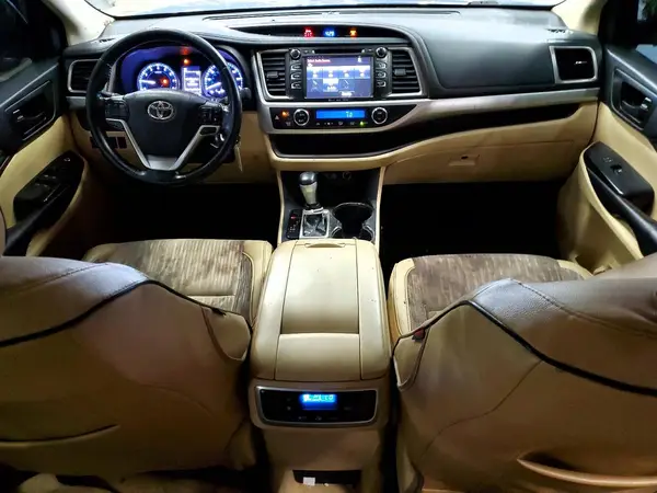 5TDZZRFH9JS241083 2018 TOYOTA HIGHLANDER - Image 8