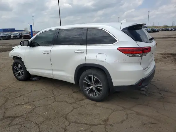 5TDZZRFH9JS252147 2018 TOYOTA HIGHLANDER - Image 2