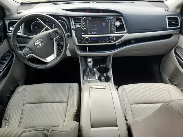 5TDZZRFH9JS252147 2018 TOYOTA HIGHLANDER - Image 8