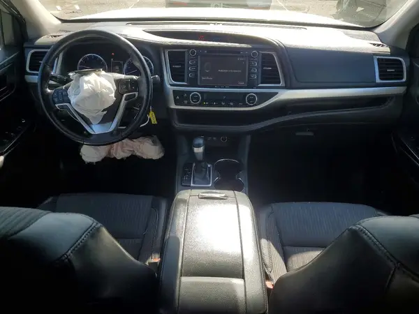 5TDZZRFH9JS257753 2018 TOYOTA HIGHLANDER - Image 8