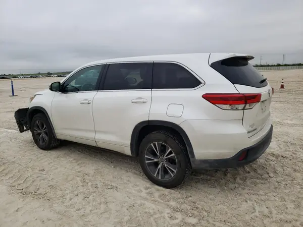 5TDZZRFH9JS258269 2018 TOYOTA HIGHLANDER - Image 2