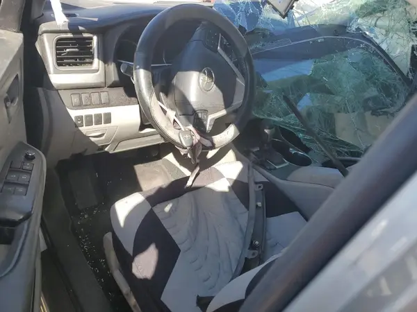 5TDZZRFH9JS258904 2018 TOYOTA HIGHLANDER - Image 8