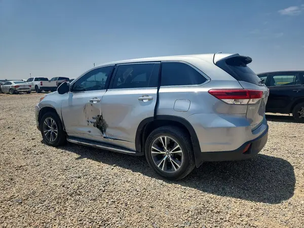5TDZZRFH9JS261446 2018 TOYOTA HIGHLANDER - Image 2