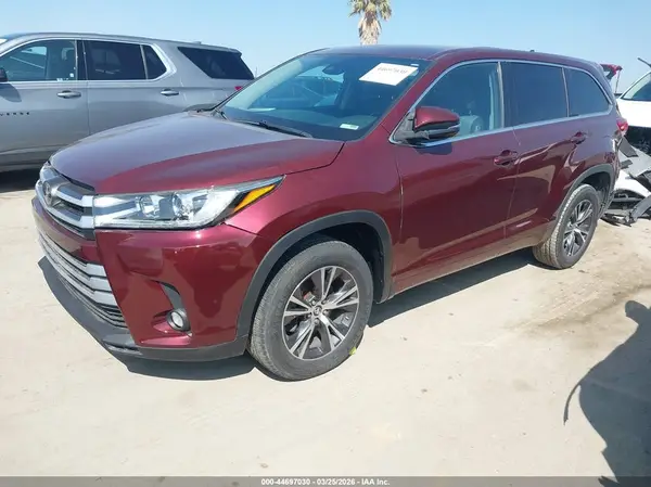 5TDZZRFH9JS274925 2018 TOYOTA HIGHLANDER - Image 2