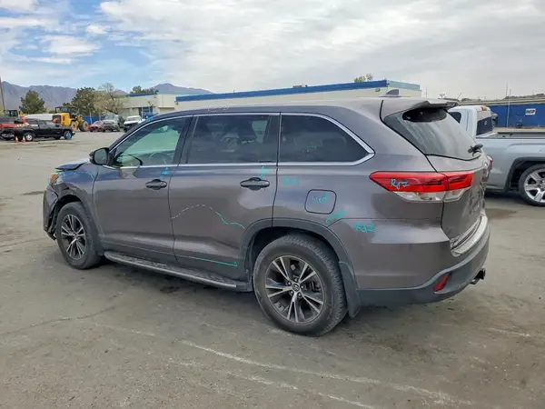 5TDZZRFH9JS282412 2018 TOYOTA HIGHLANDER - Image 2