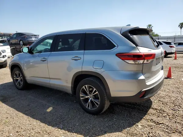 5TDZZRFH9JS285424 2018 TOYOTA HIGHLANDER - Image 2