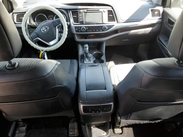 5TDZZRFH9JS285424 2018 TOYOTA HIGHLANDER - Image 8