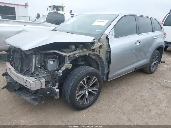 5TDZZRFH9KS289815 2019 TOYOTA HIGHLANDER - Image 2