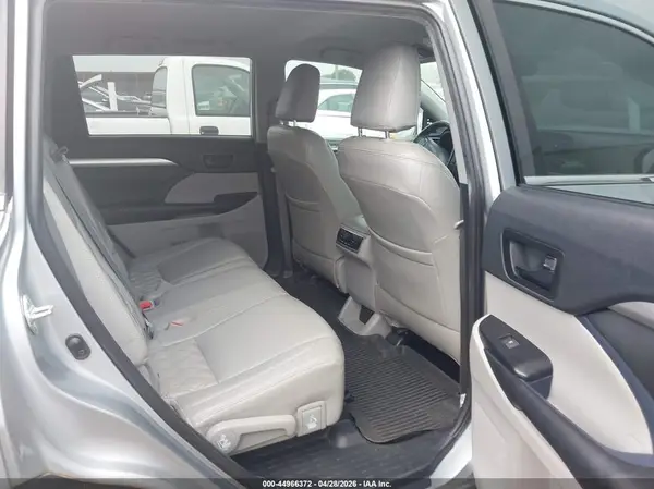 5TDZZRFH9KS289815 2019 TOYOTA HIGHLANDER - Image 8