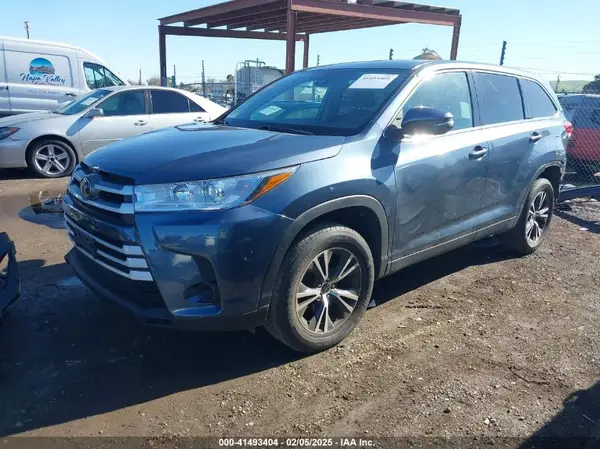 5TDZZRFH9KS290866 2019 TOYOTA HIGHLANDER - Image 2