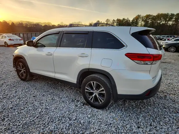 5TDZZRFH9KS291063 2019 TOYOTA HIGHLANDER - Image 2
