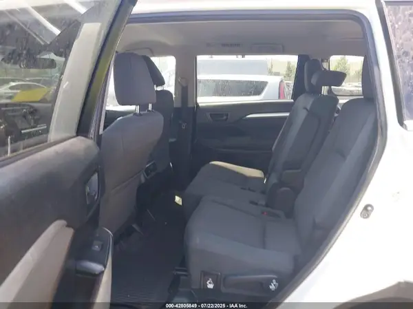 5TDZZRFH9KS292312 2019 TOYOTA HIGHLANDER - Image 8