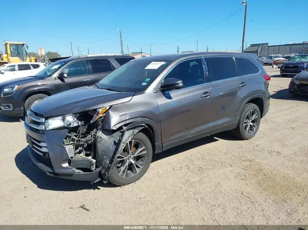 5TDZZRFH9KS293749 2019 TOYOTA HIGHLANDER - Image 2