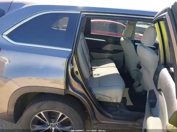 5TDZZRFH9KS293749 2019 TOYOTA HIGHLANDER - Image 8