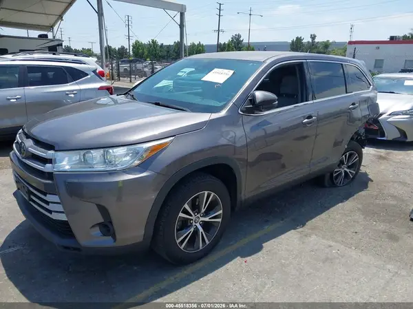 5TDZZRFH9KS303261 2019 TOYOTA HIGHLANDER - Image 2