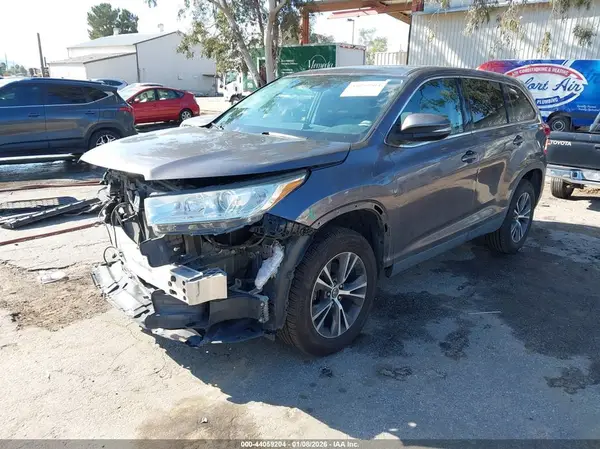 5TDZZRFH9KS307374 2019 TOYOTA HIGHLANDER - Image 2