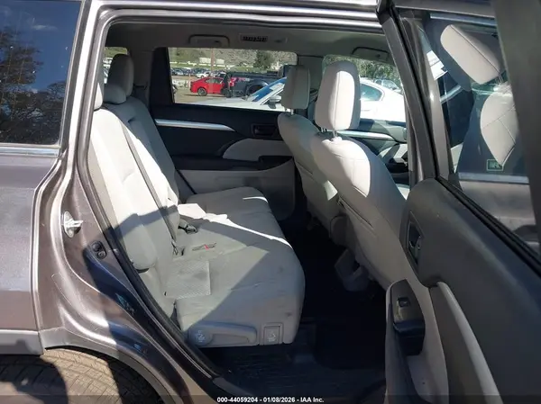 5TDZZRFH9KS307374 2019 TOYOTA HIGHLANDER - Image 8