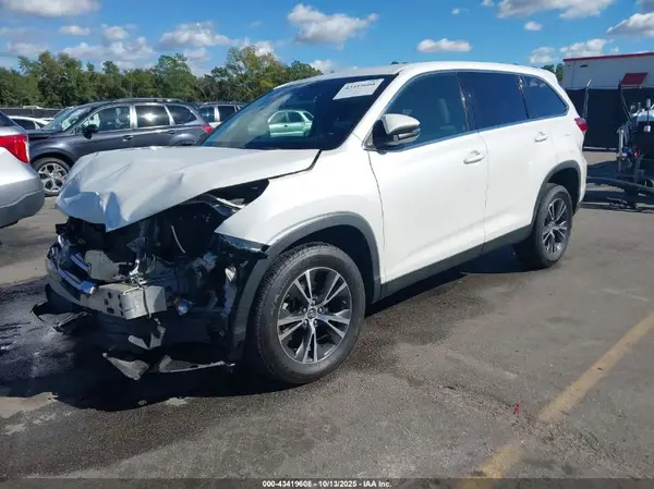 5TDZZRFH9KS307715 2019 TOYOTA HIGHLANDER - Image 2