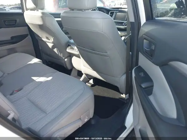 5TDZZRFH9KS307715 2019 TOYOTA HIGHLANDER - Image 8