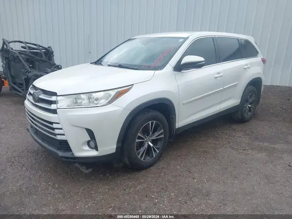 5TDZZRFH9KS310422 2019 TOYOTA HIGHLANDER - Image 2