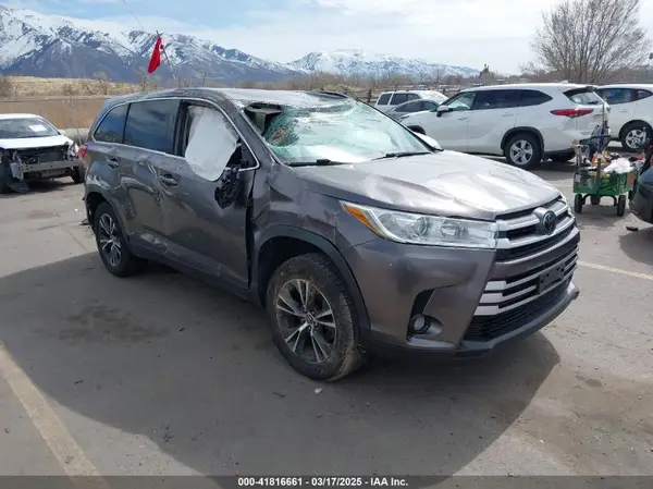 5TDZZRFH9KS313370 2019 TOYOTA HIGHLANDER - Image 1