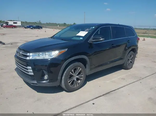 5TDZZRFH9KS317192 2019 TOYOTA HIGHLANDER - Image 2