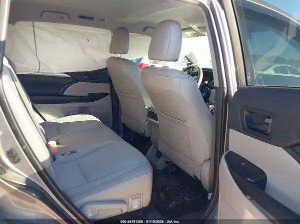 5TDZZRFH9KS325034 2019 TOYOTA HIGHLANDER - Image 8