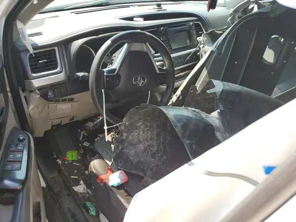 5TDZZRFH9KS330119 2019 TOYOTA HIGHLANDER - Image 8
