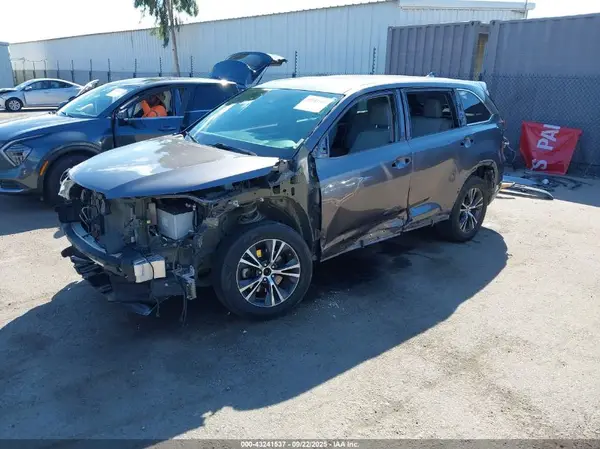 5TDZZRFH9KS332629 2019 TOYOTA HIGHLANDER - Image 2