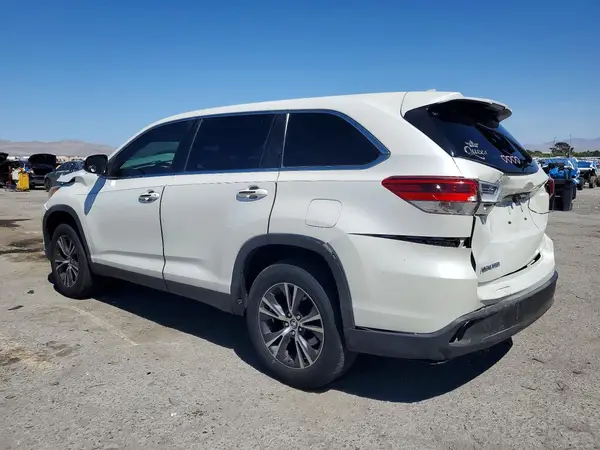 5TDZZRFH9KS338706 2019 TOYOTA HIGHLANDER - Image 2